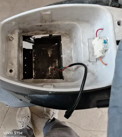 出一辆自用的坤豪外卖车架，加装一个LED前...