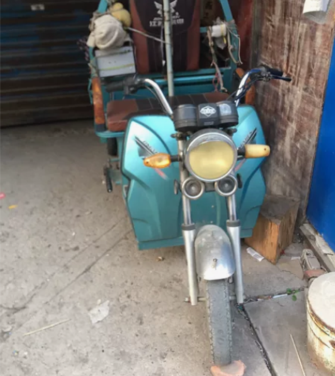 电动三轮拖货宗申摩托车，原买来拖烤红薯箱沿...