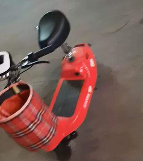 小电动车，可折叠放后备箱，行驶20公里左右...