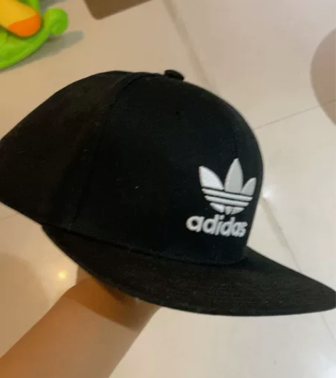 阿迪达斯男棒球帽，全新正品，吊牌都在 感兴...