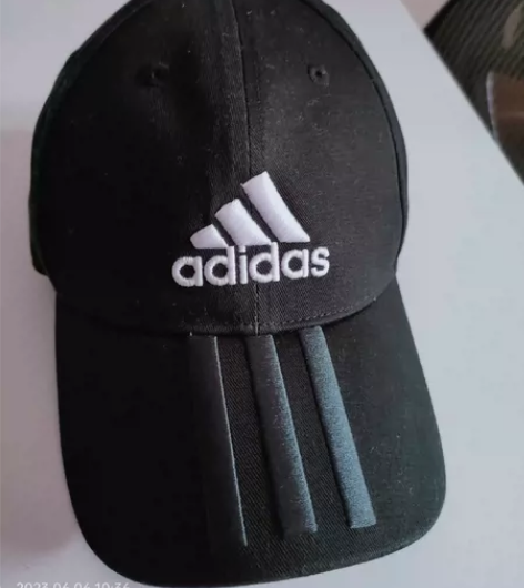 adidas黑色帽子，全新 感兴趣的话点“...