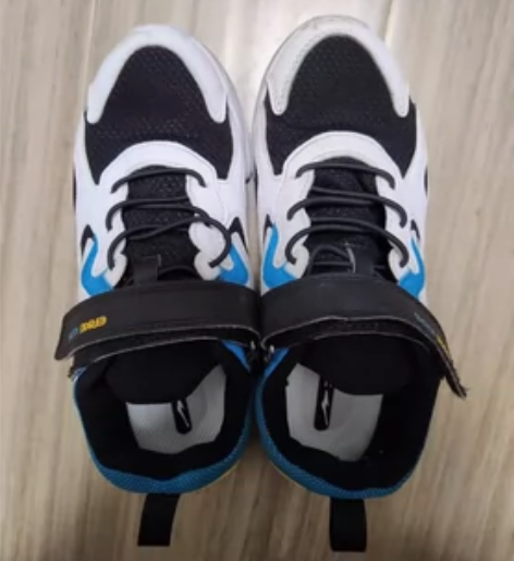 鸿星尔克男童37码网面鞋，如下图8.5成新...