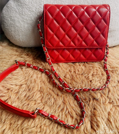 小香风羊皮菱格斜挎包 9.5新 除了磁扣有...