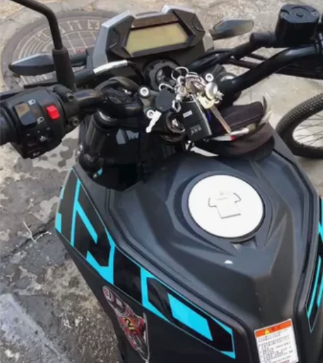 小狒狒，出手，4800元，可小刀，2500...