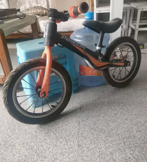 儿童平衡车，骑了6个月，8成新，豪华镁合金...