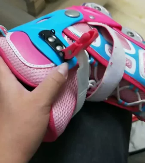 ?正品美洲狮溜冰鞋儿童套装 新款闪光可调直...