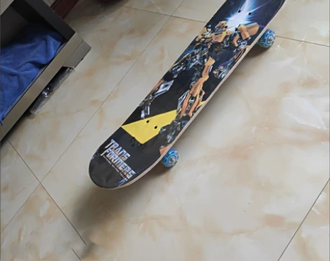 【便宜出】四轮滑板车初学者滑板儿童四轮滑板...