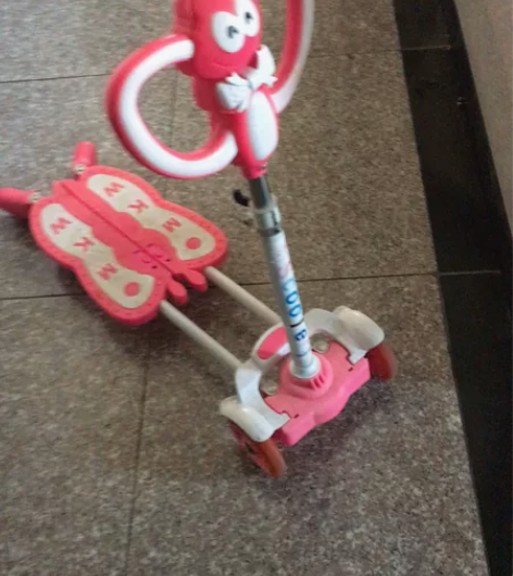 蝴蝶儿童滑板，功能正常，孩子大了，便宜出售...