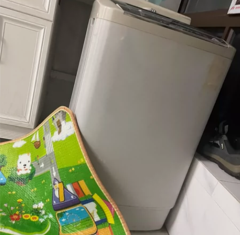 冰箱一个 全自动洗衣机一个共550低价出售...