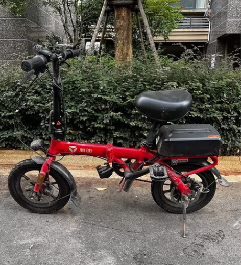 雅迪折叠电动车、锂电池，闲置在家， 感兴趣...