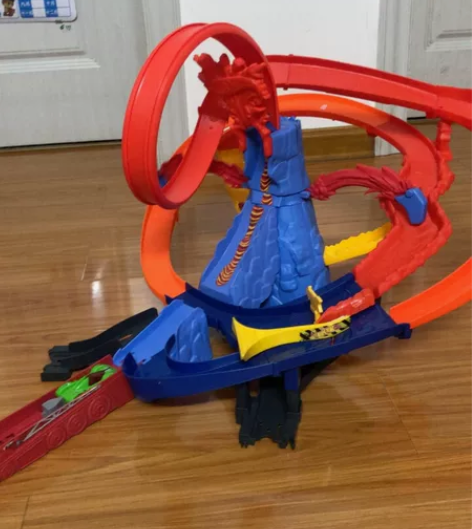 风火轮火山轨道 接近全新，孩子王买的，买回...