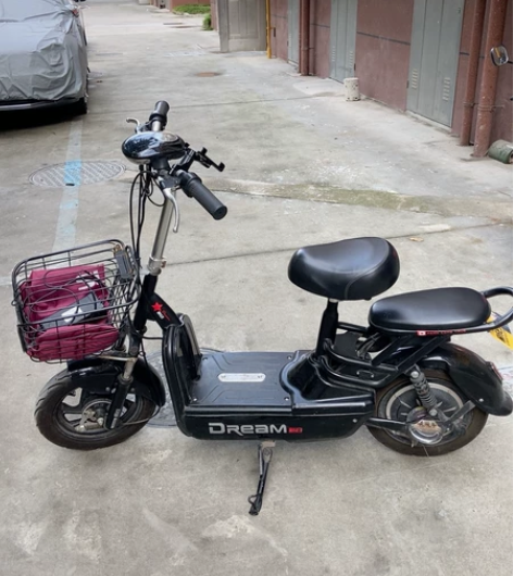 新日品牌电动车可正常使用  家有两辆  低...