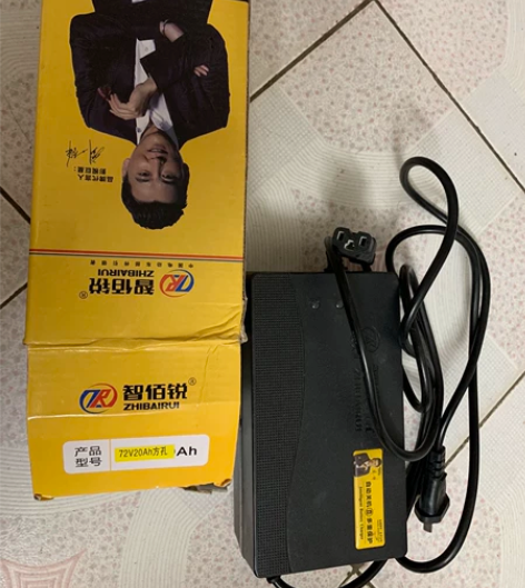 出闲置电动车铅酸电池充电器，没用几次，几乎...
