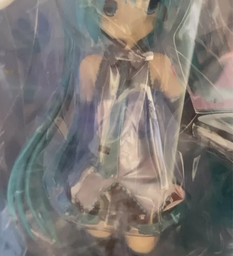 《初音》全新未拆封 亏本处理 感兴趣的话点...