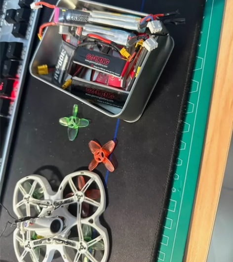 银燕2代。 ?xm+接收机 一堆电池 2s...