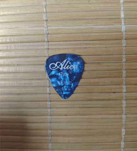 小号尤克里里赠拨片 感兴趣的话点“我想要”...