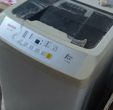 全自动波轮洗衣机5公斤8成新，上面膜还没撕...