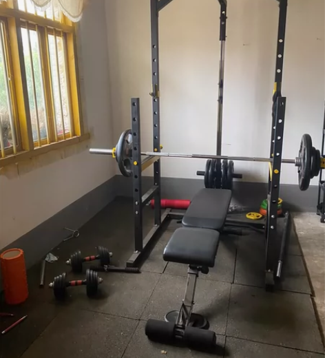 全套健身器材出售，个人自用，深蹲架需要带扳...