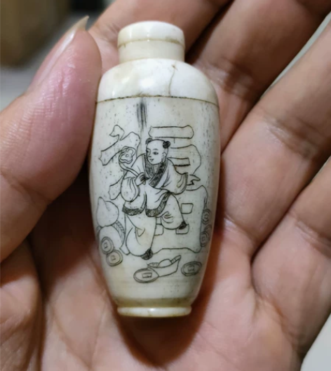 骨头鼻烟壶 感兴趣的话点“我想要”和我私聊...