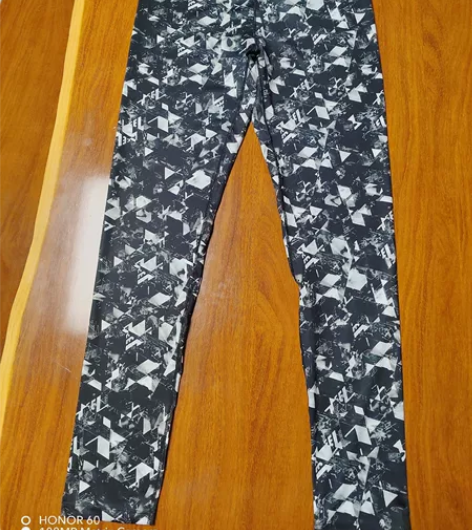 早期朋友专门做服装打板设计，带友出清，**...