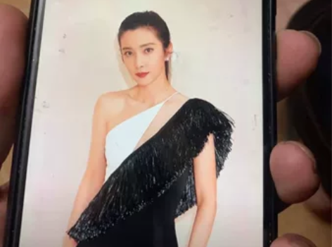 华为畅享9plus，屏幕有瑕疵。后盖烂了。...