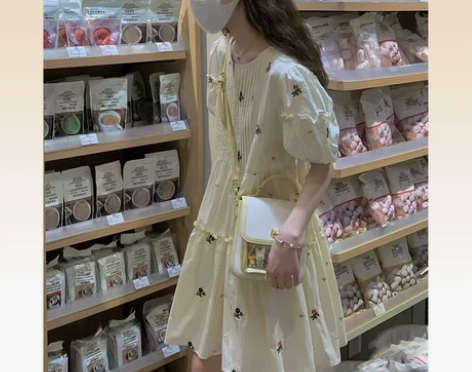 高级感甜美学院风小个子白色刺绣碎花连衣裙女...