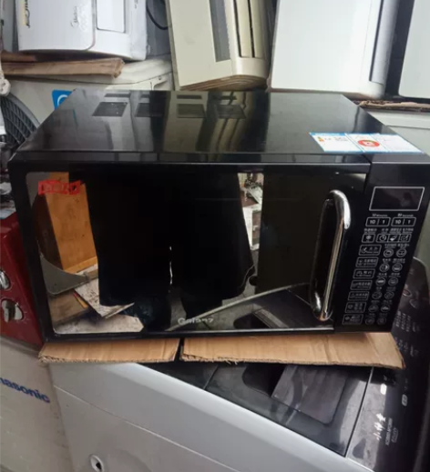 九成新好用的格兰仕牌子微波炉。 大气黑色款...