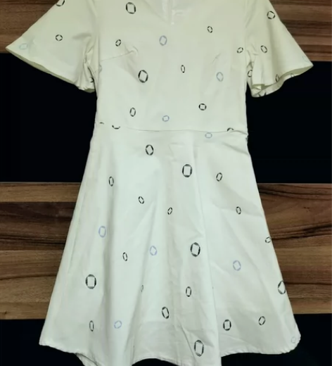 极简风连衣裙,腰围62裙长77,有弹力,质...