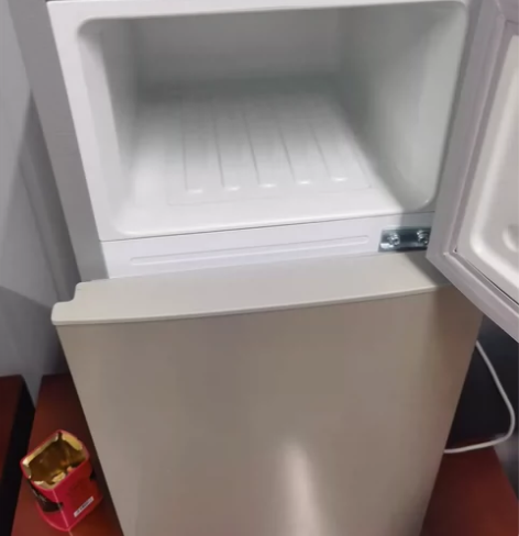 【厂家处理冰箱特价包邮】运损小冰箱小型宿舍...