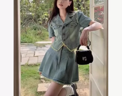 港风复古牛仔流苏毛边翻领连衣裙两件套202...