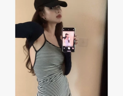 港风复古条纹吊带连衣裙女装夏季纯欲露背性感...