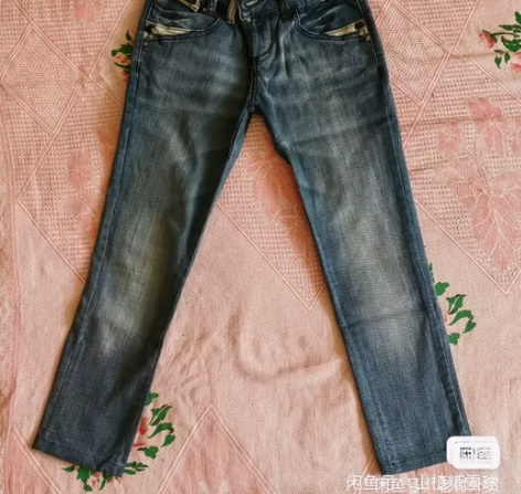 女式牛仔裤，女款七分裤。25码，适合90斤...